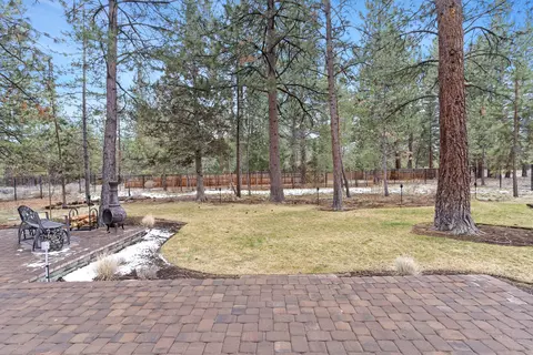 Exterior - 60030 Ridgeview Pl, Bend, OR 97702 photo 6 of 12