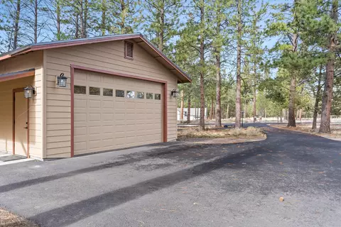 Exterior - 60030 Ridgeview Pl, Bend, OR 97702 photo 12 of 12