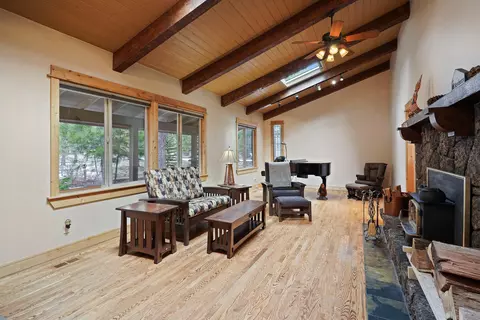 Living - 60030 Ridgeview Pl, Bend, OR 97702 photo 2 of 6