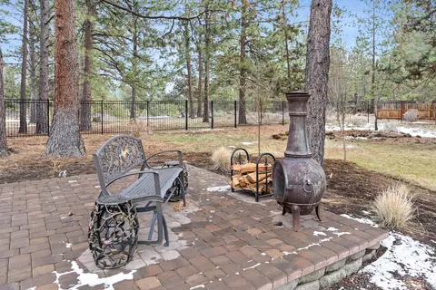 Exterior - 60030 Ridgeview Pl, Bend, OR 97702 photo 7 of 12