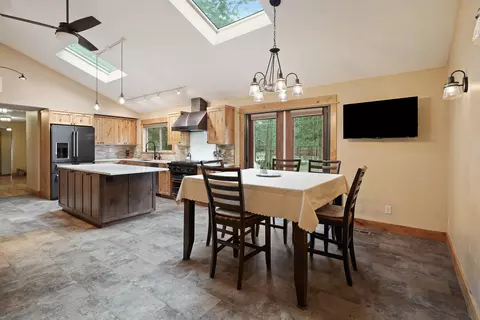 Kitchen - 60030 Ridgeview Pl, Bend, OR 97702 photo 1 of 7