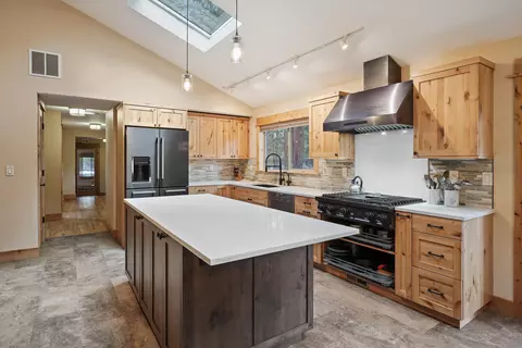 Kitchen - 60030 Ridgeview Pl, Bend, OR 97702 photo 2 of 7