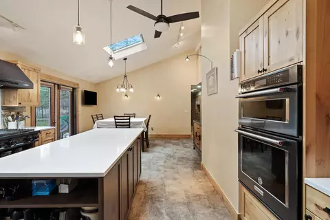 Kitchen - 60030 Ridgeview Pl, Bend, OR 97702 photo 6 of 7