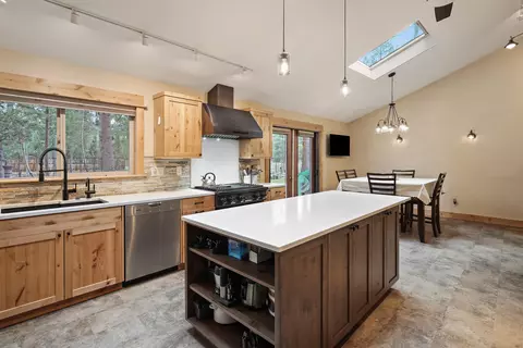 Kitchen - 60030 Ridgeview Pl, Bend, OR 97702 photo 7 of 7