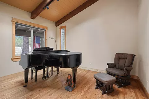 Living - 60030 Ridgeview Pl, Bend, OR 97702 photo 3 of 6