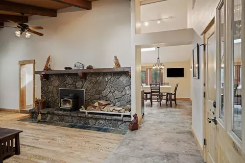 Living - 60030 Ridgeview Pl, Bend, OR 97702 photo 4 of 6