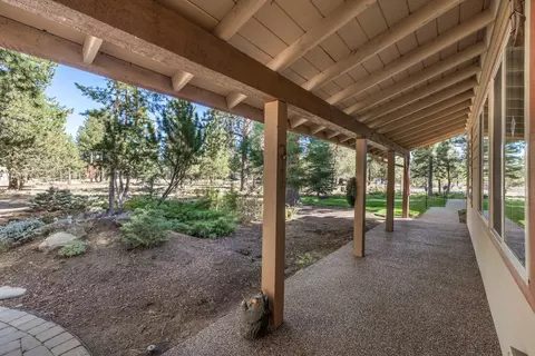 Exterior - 60030 Ridgeview Pl, Bend, OR 97702 photo 3 of 12