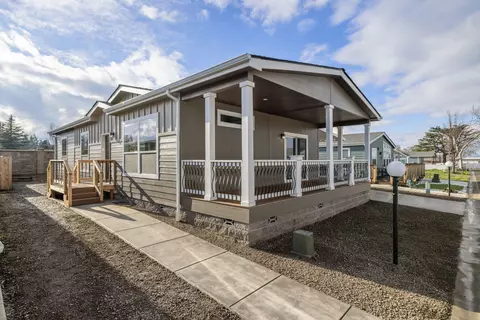 4601 S Pacific Hwy #43, Phoenix, OR 97535