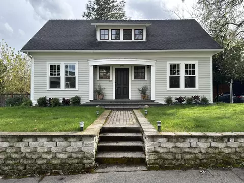 649 NW B St, Grants Pass, OR 97526