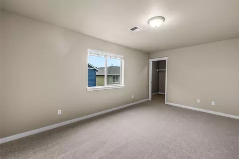 Bedroom - 630 SE Glencoe Pl, Bend, OR 97702 photo 2 of 2