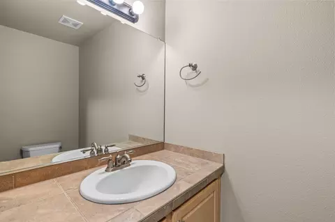 Bath - 630 SE Glencoe Pl, Bend, OR 97702 photo 1 of 4