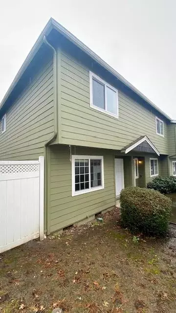 2030 Brookhurst St #33, Medford, OR 97504