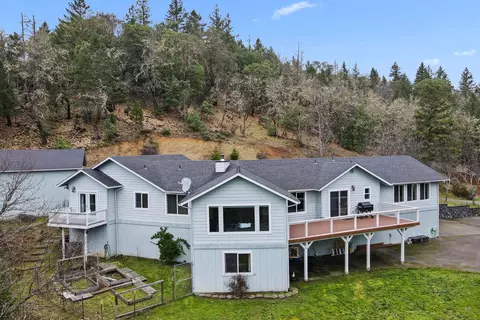 300 Lindy Ln, Grants Pass, OR 97526