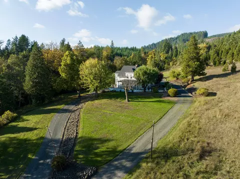 30471 Longview Ln, Cottage Grove, OR 97424
