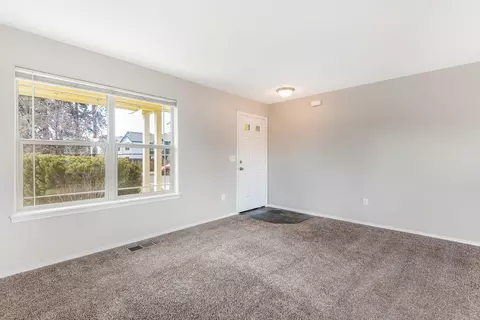 Living - 20198 Lora Ln, Bend, OR 97702 photo 2 of 2
