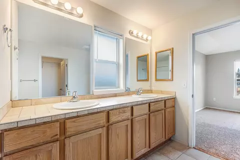 Bath - 20198 Lora Ln, Bend, OR 97702 photo 1 of 3