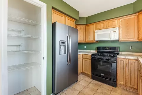 Kitchen - 20198 Lora Ln, Bend, OR 97702 photo 4 of 4