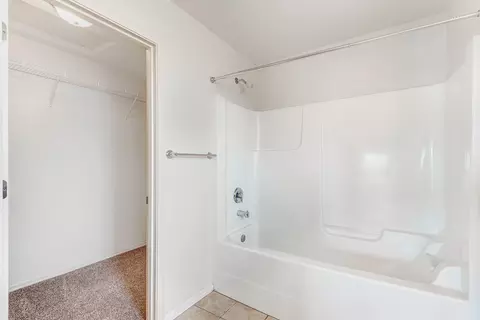 Bath - 20198 Lora Ln, Bend, OR 97702 photo 2 of 3