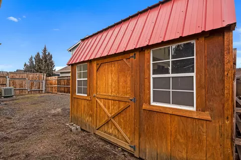 Exterior - 20198 Lora Ln, Bend, OR 97702 photo 7 of 8