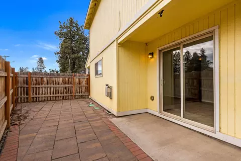 Exterior - 20198 Lora Ln, Bend, OR 97702 photo 4 of 8