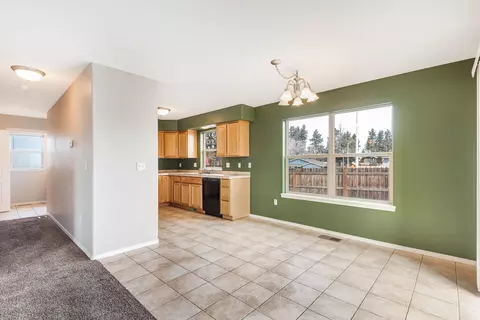 Kitchen - 20198 Lora Ln, Bend, OR 97702 photo 2 of 4