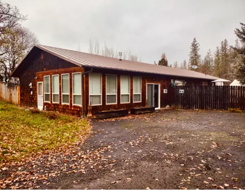 615 Rogue Air Dr, Shady Cove, OR 97539
