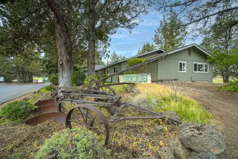 22075 Bear Creek Rd, Bend, OR 97701