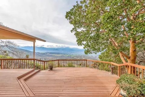 6550 Hillcrest Rd, Medford, OR 97504