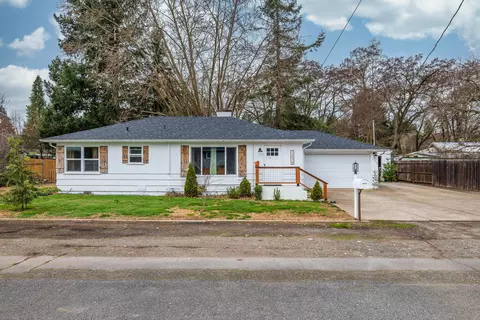 1234 Watson Dr, Grants Pass, OR 97526