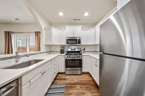 Kitchen - 62856 NE Nolan St, Bend, OR 97701 photo 4 of 5