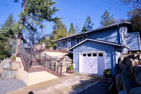 445 S 5th St, Jacksonville, OR 97530