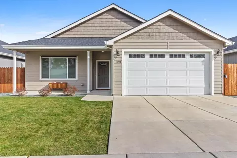 1791 Lillian St, Medford, OR 97501