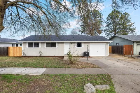 327 Arnwood St, Medford, OR 97501
