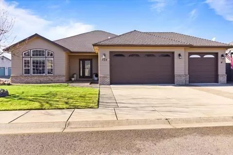759 Meadowbrook Dr, Central Point, OR 97502