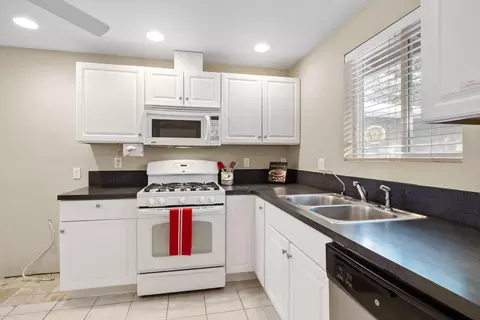 Kitchen - 20426 Rae Rd, Bend, OR 97702 photo 2 of 4