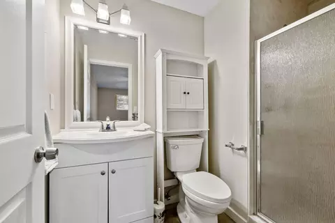 Bath - 20426 Rae Rd, Bend, OR 97702 photo 1 of 3