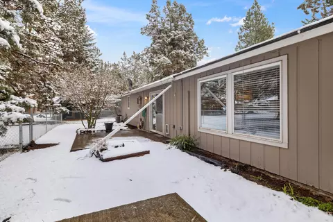 Exterior - 20426 Rae Rd, Bend, OR 97702 photo 6 of 7