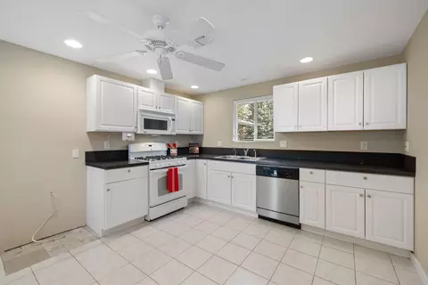 Kitchen - 20426 Rae Rd, Bend, OR 97702 photo 4 of 4