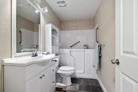 Bath - 20426 Rae Rd, Bend, OR 97702 photo 2 of 3