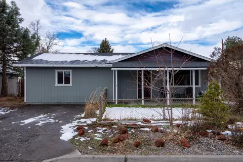 831 NW 7th St, Redmond, OR 97756