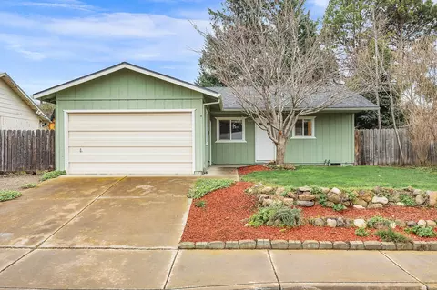 544 James St, Talent, OR 97540