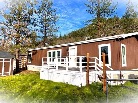 430 Old Ferry Rd, Shady Cove, OR 97539