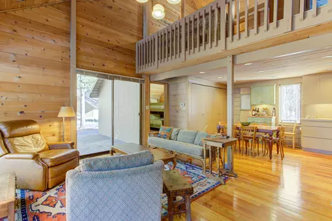 17622 Cluster Cabin Ln #5, Sunriver, OR 97707