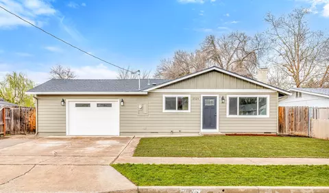2525 Alma Dr, Medford, OR 97504