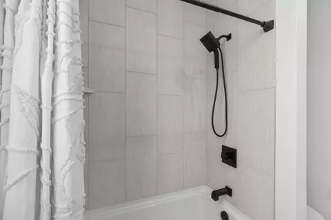 Bath - 2028 NW Lobinie Ct, Bend, OR 97703 photo 6 of 6