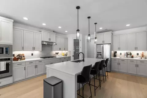 Kitchen - 2028 NW Lobinie Ct, Bend, OR 97703 photo 5 of 6