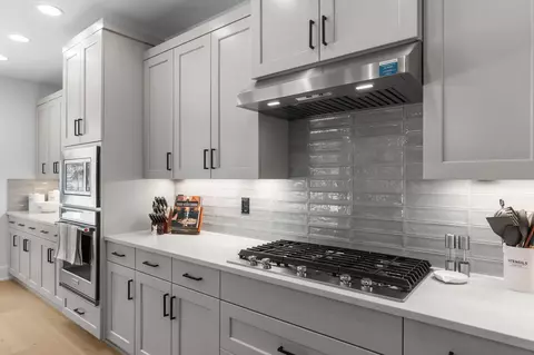 Kitchen - 2028 NW Lobinie Ct, Bend, OR 97703 photo 4 of 6