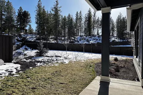 Exterior - 2028 NW Lobinie Ct, Bend, OR 97703 photo 6 of 7