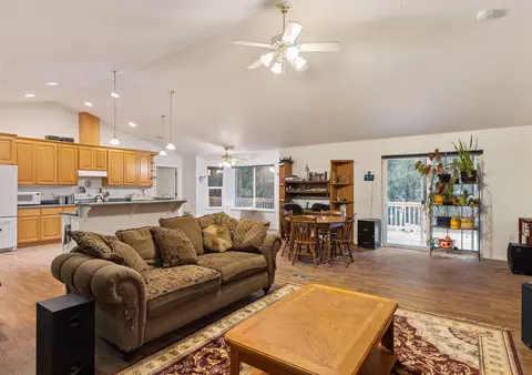 1281 N Pinnon Rd, Grants Pass, OR 97526