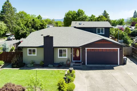 100 Princess Way, Central Point, OR 97502